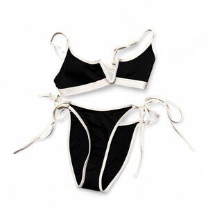 Black and white sports bra with adjustable straps #activewear one one Jenna sims